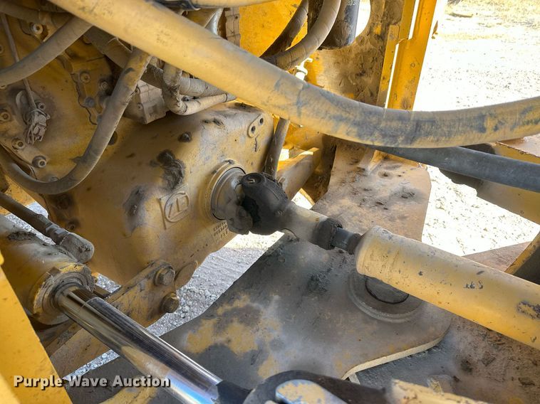 image for item DM2638 1999 John Deere 624H  wheel loader