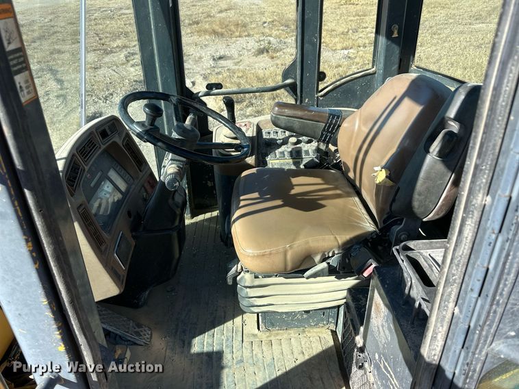 image for item DM2638 1999 John Deere 624H  wheel loader