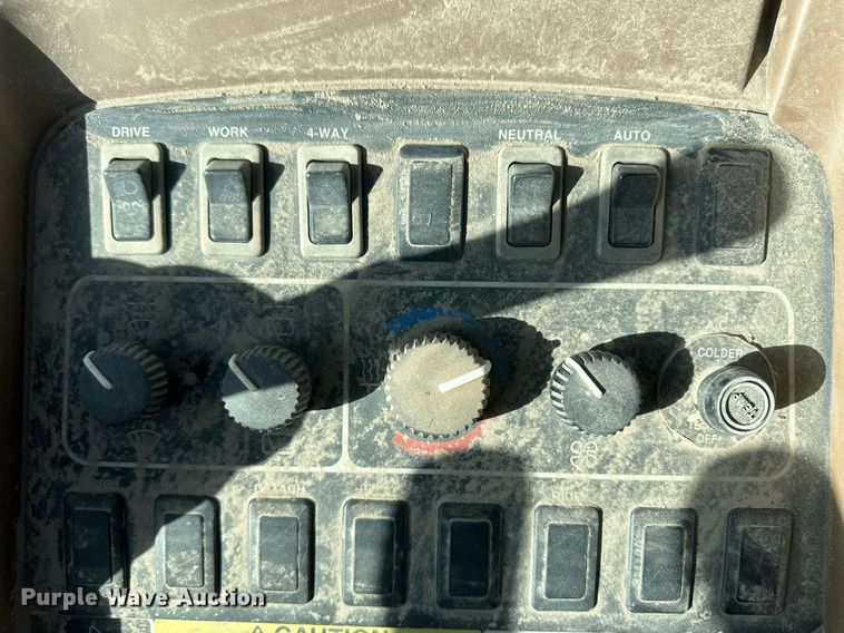 image for item DM2638 1999 John Deere 624H  wheel loader