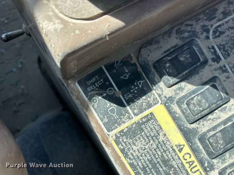 image for item DM2638 1999 John Deere 624H  wheel loader