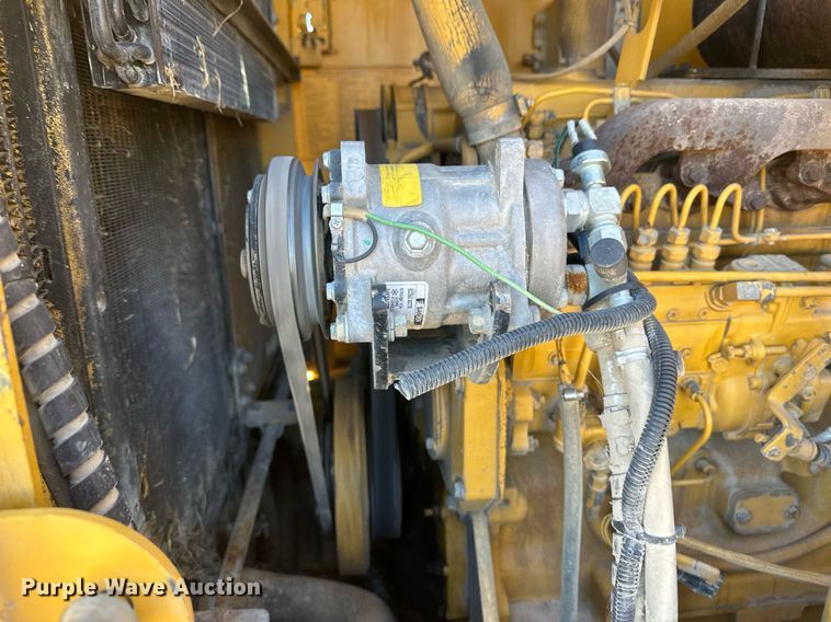 image for item DM2638 1999 John Deere 624H  wheel loader