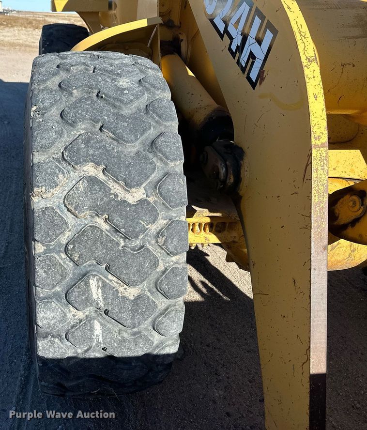 image for item DM2638 1999 John Deere 624H  wheel loader
