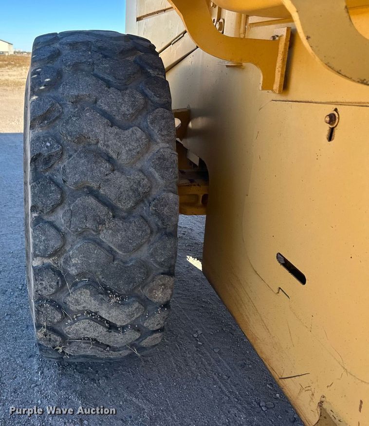image for item DM2638 1999 John Deere 624H  wheel loader