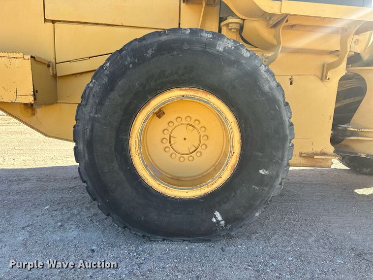 image for item DM2638 1999 John Deere 624H  wheel loader
