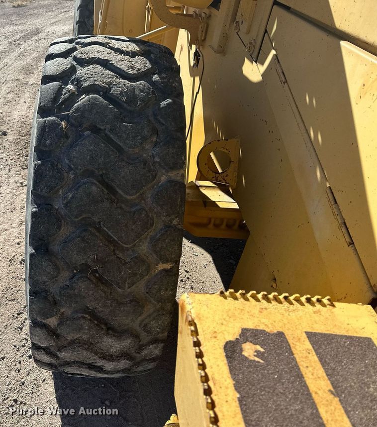 image for item DM2638 1999 John Deere 624H  wheel loader