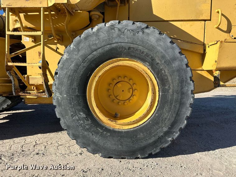 image for item DM2638 1999 John Deere 624H  wheel loader