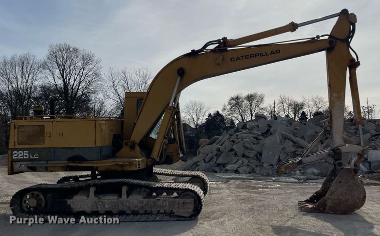 image for item DP0218 1983 Caterpillar 225 LC  excavator