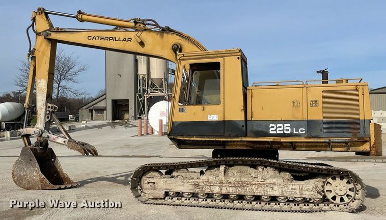 image for item DP0218 1983 Caterpillar 225 LC  excavator