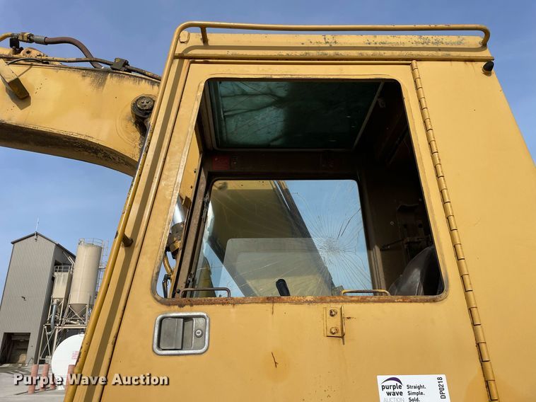 image for item DP0218 1983 Caterpillar 225 LC  excavator