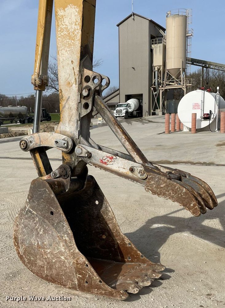 image for item DP0218 1983 Caterpillar 225 LC  excavator