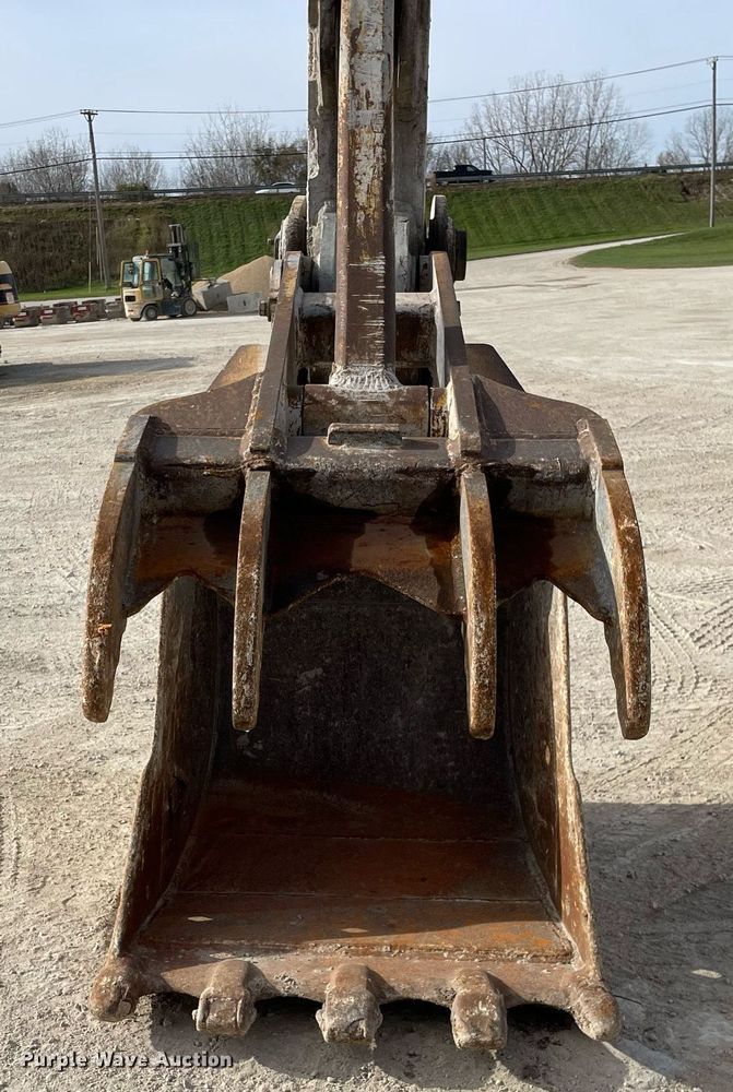 image for item DP0218 1983 Caterpillar 225 LC  excavator