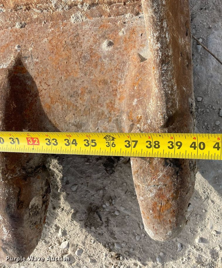 image for item DP0218 1983 Caterpillar 225 LC  excavator