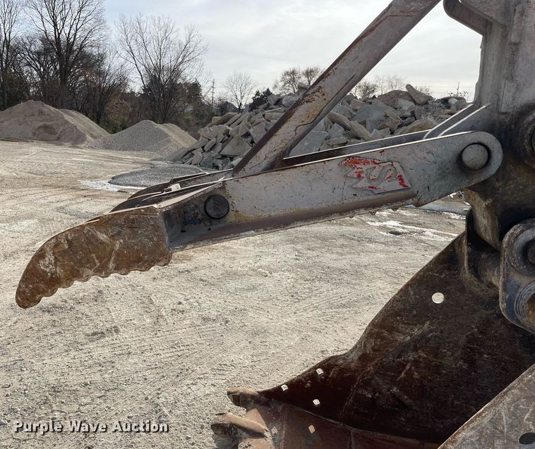 image for item DP0218 1983 Caterpillar 225 LC  excavator