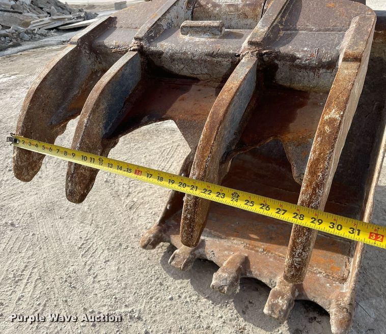 image for item DP0218 1983 Caterpillar 225 LC  excavator