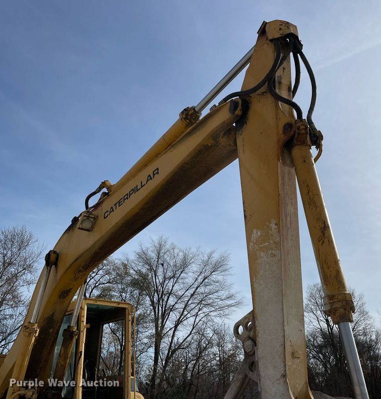 image for item DP0218 1983 Caterpillar 225 LC  excavator