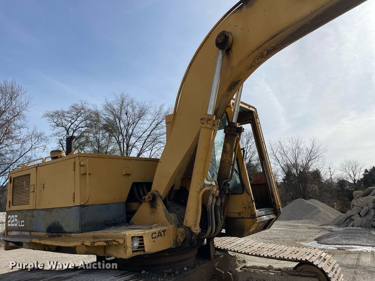image for item DP0218 1983 Caterpillar 225 LC  excavator