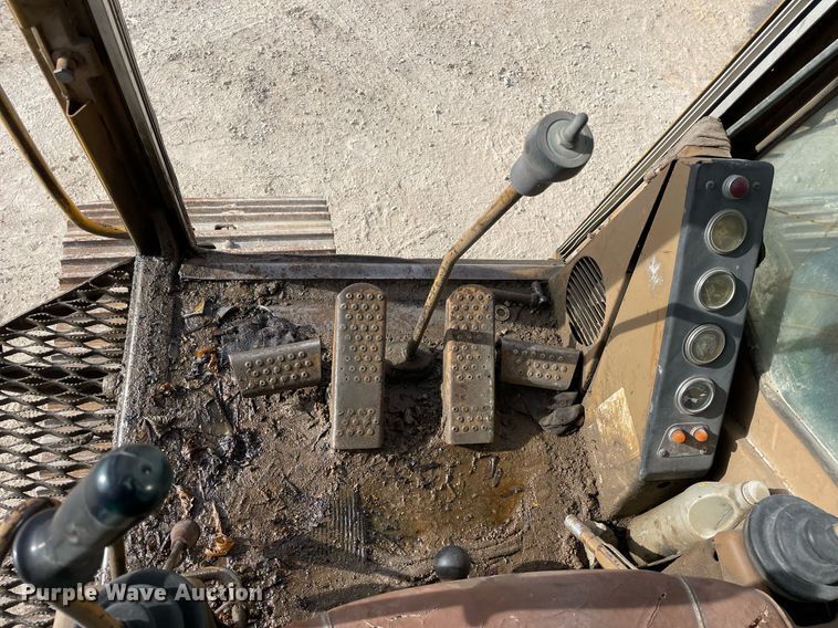 image for item DP0218 1983 Caterpillar 225 LC  excavator