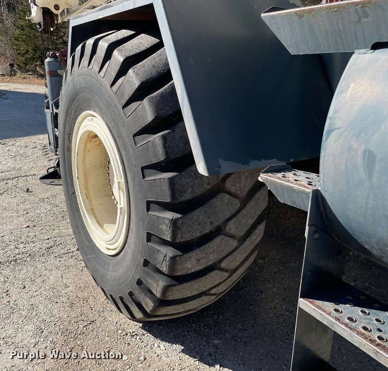 image for item DP0226 1994 Loraine LRT230E  crane