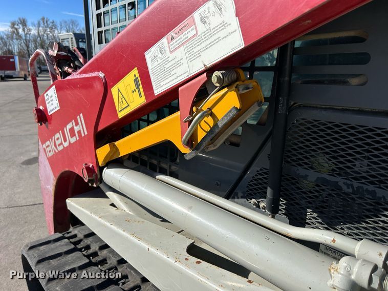image for item DQ1045 2015 Takeuchi TL10  tracked skid steer loader