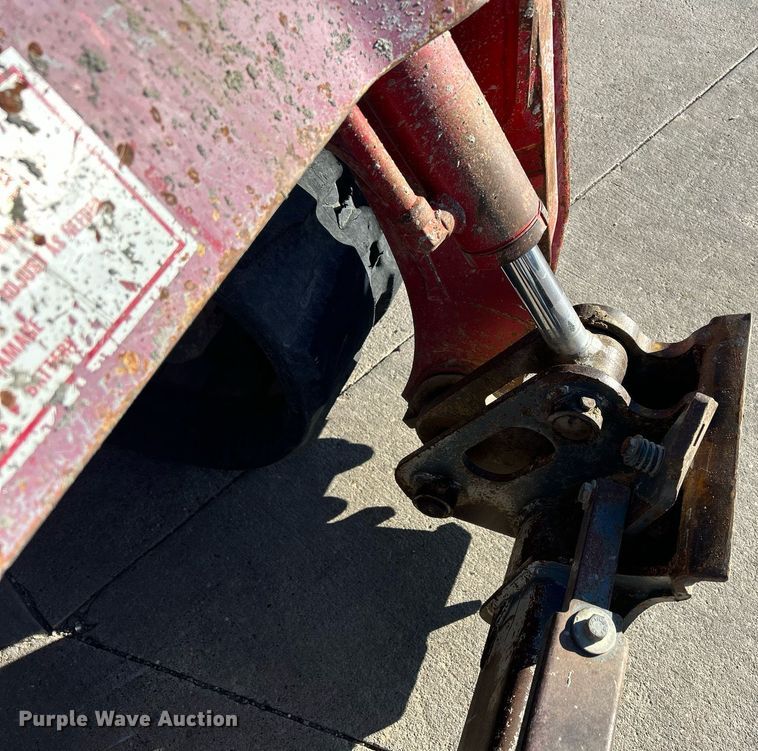 image for item DQ1045 2015 Takeuchi TL10  tracked skid steer loader