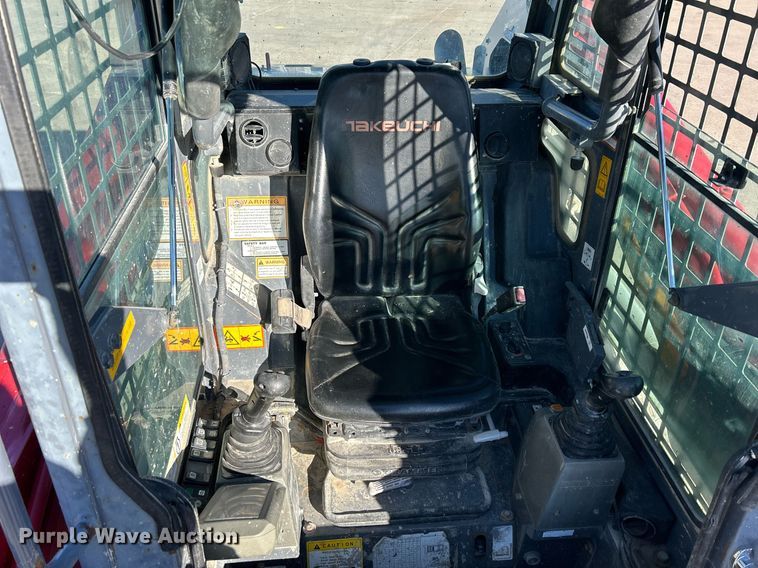 image for item DQ1045 2015 Takeuchi TL10  tracked skid steer loader