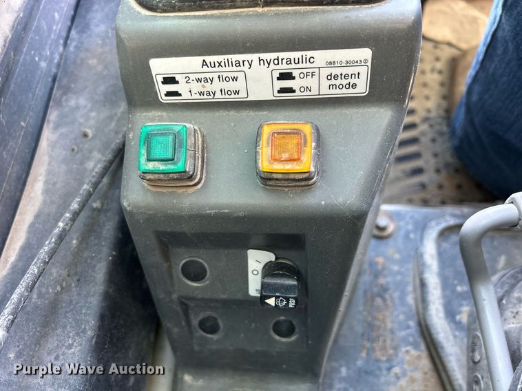 image for item DQ1045 2015 Takeuchi TL10  tracked skid steer loader