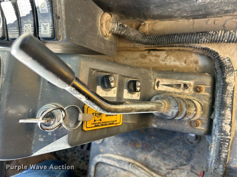 image for item DQ1045 2015 Takeuchi TL10  tracked skid steer loader