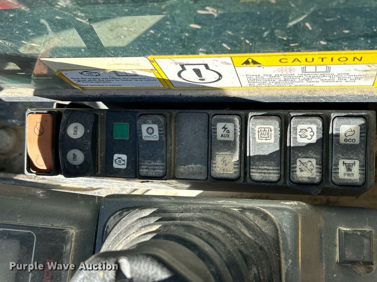 image for item DQ1045 2015 Takeuchi TL10  tracked skid steer loader