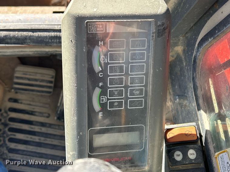 image for item DQ1045 2015 Takeuchi TL10  tracked skid steer loader