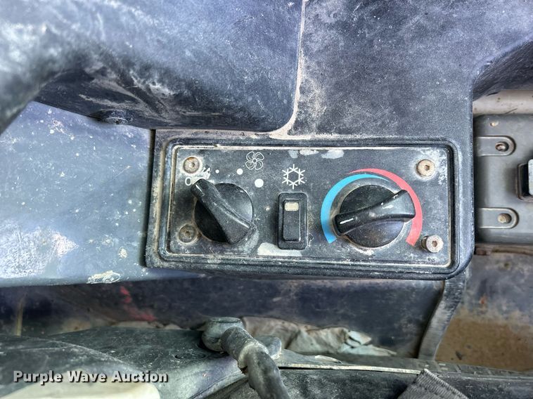 image for item DQ1045 2015 Takeuchi TL10  tracked skid steer loader