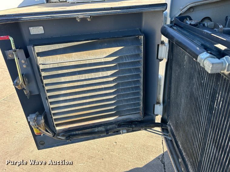 image for item DQ1045 2015 Takeuchi TL10  tracked skid steer loader