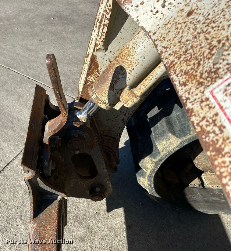 image for item DQ1046 2012 Takeuchi TL240  tracked skid steer loader