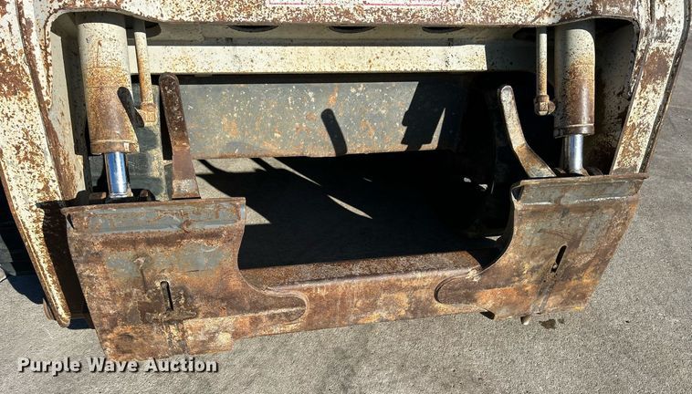 image for item DQ1046 2012 Takeuchi TL240  tracked skid steer loader