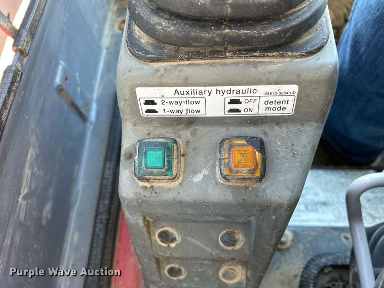 image for item DQ1046 2012 Takeuchi TL240  tracked skid steer loader