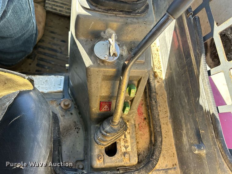 image for item DQ1046 2012 Takeuchi TL240  tracked skid steer loader