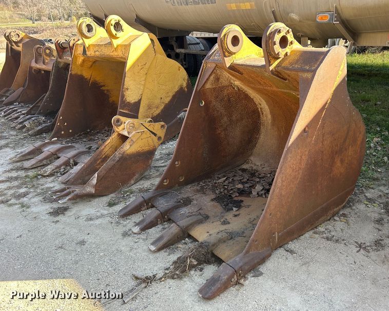 image for item DQ1052 50" W excavator bucket