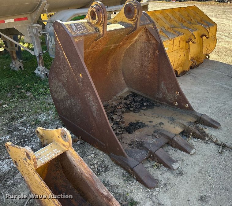 image for item DQ1052 50" W excavator bucket