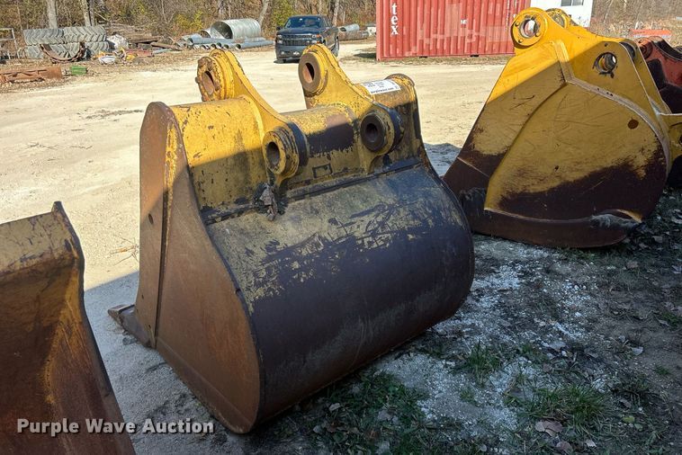 image for item DQ1052 50" W excavator bucket