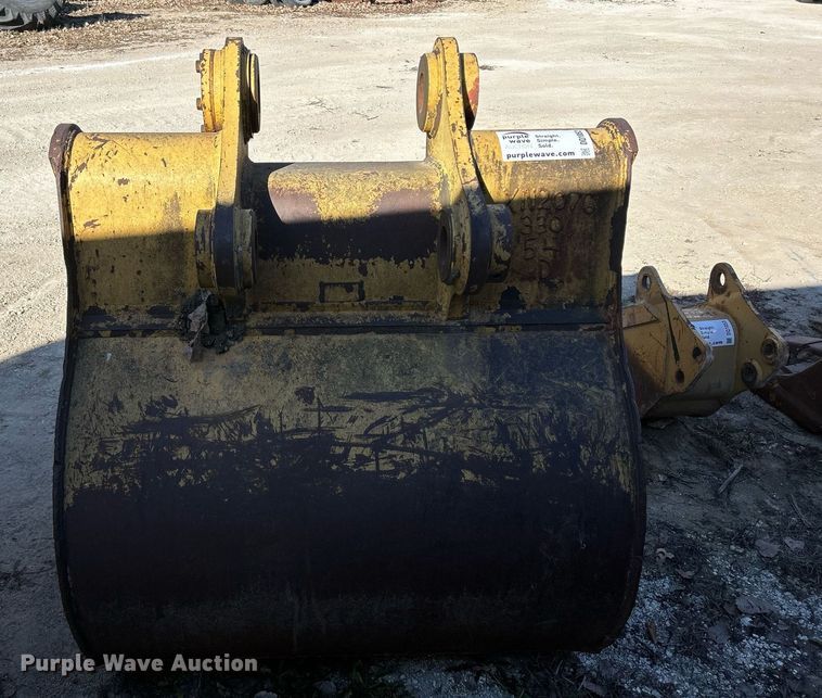 image for item DQ1052 50" W excavator bucket