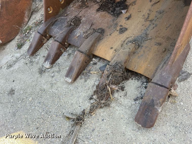 image for item DQ1052 50" W excavator bucket