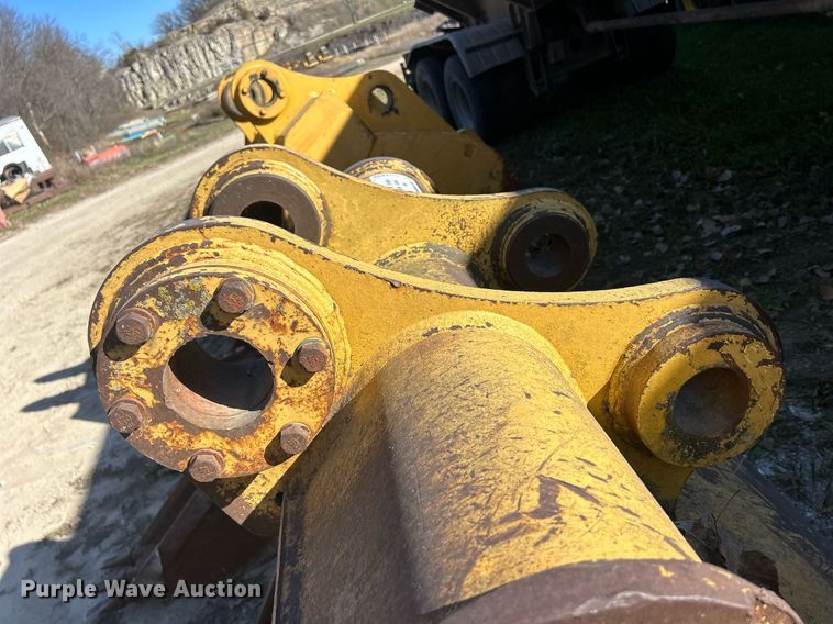 image for item DQ1052 50" W excavator bucket