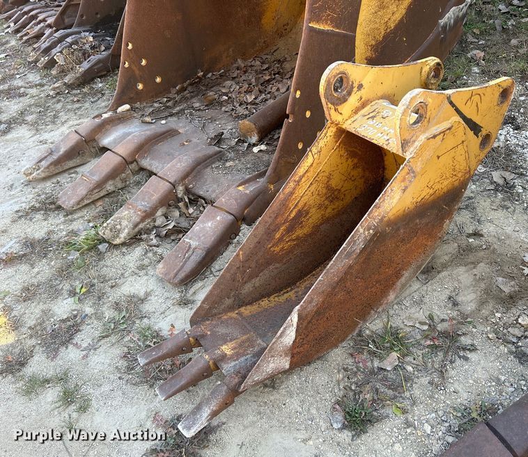 image for item DQ1053 12" W excavator bucket