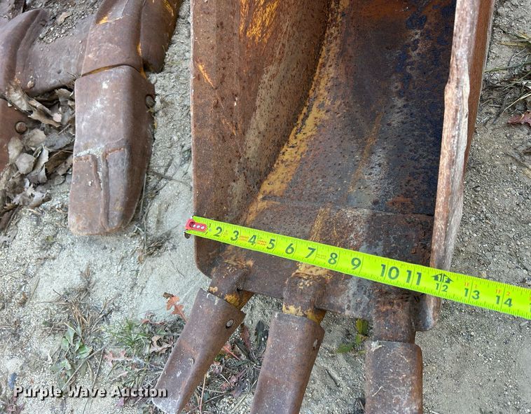 image for item DQ1053 12" W excavator bucket