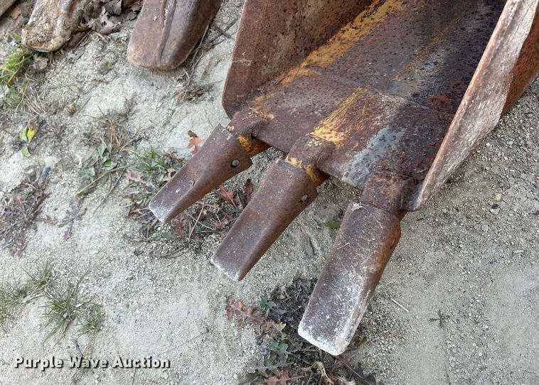 image for item DQ1053 12" W excavator bucket