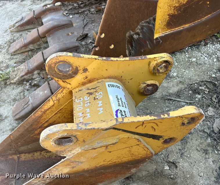 image for item DQ1053 12" W excavator bucket