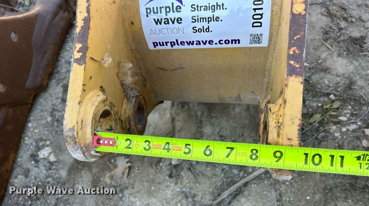 image for item DQ1053 12" W excavator bucket