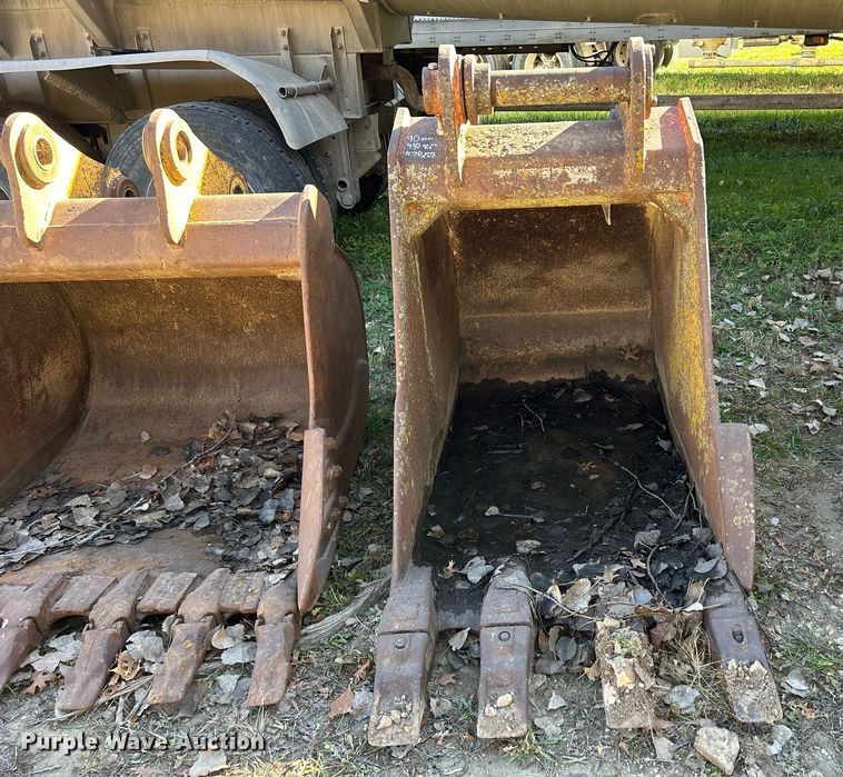 image for item DQ1055 CF  36" W excavator bucket