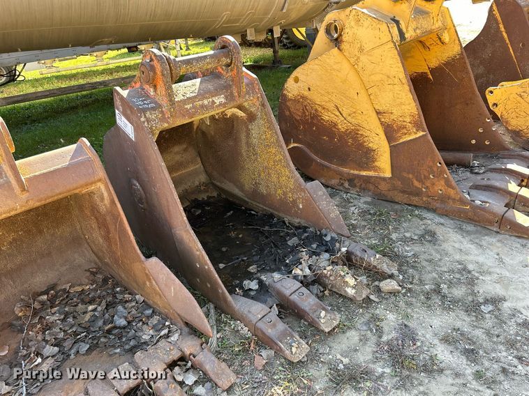 image for item DQ1055 CF  36" W excavator bucket