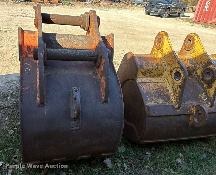 image for item DQ1055 CF  36" W excavator bucket