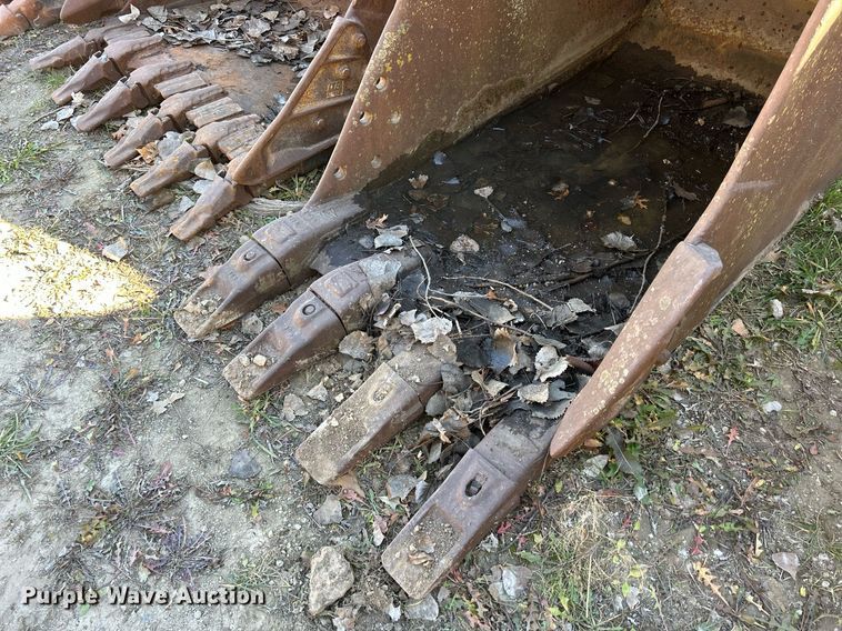 image for item DQ1055 CF  36" W excavator bucket